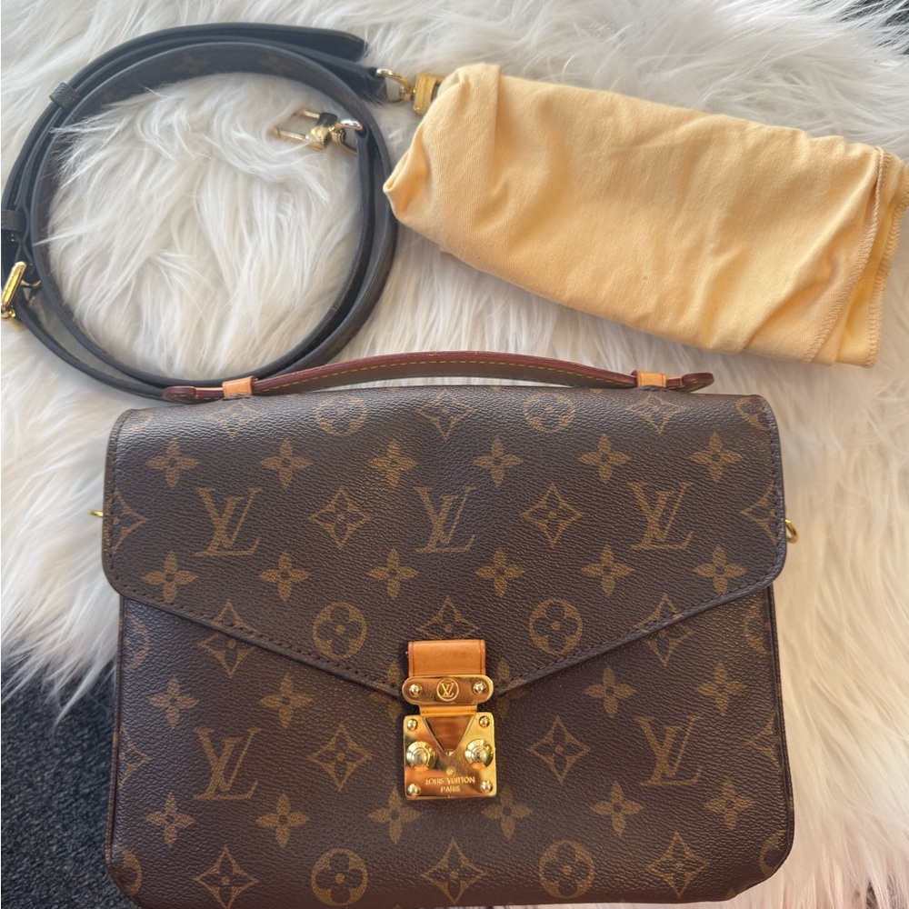 Louis Vuitton Pochette Metis Monogram